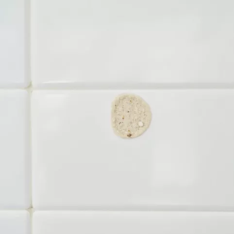 Jak usunąć kamień z płytek łazienkowych